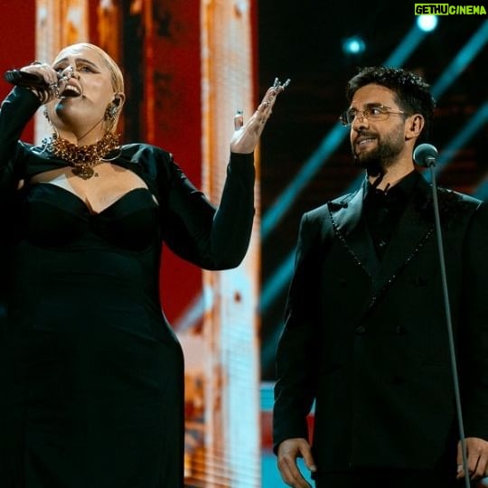 Piero Barone - 3 Likes - "Non pensare a me,
Continua pure la tua strada senza mai pensare a me.
Forse piangerò ma in qualche modo, bene o male, tu vedrai,
Mi arrangerò”
Piero e BigMama cantano “Non pensare a me” a #TuttiPerUno.