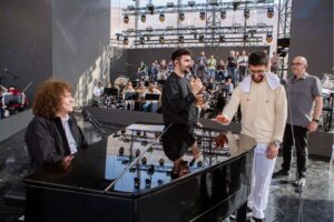 Piero Barone Instagram - Soundcheck per la terza puntata di #TuttiPerUno, con @eleonoraabbagnatoofficial @bigmamaalmic @enricobrignano @cocciante.official @nekfilipponeviani @maxpezzali @rosevillain @ninazilliofficial