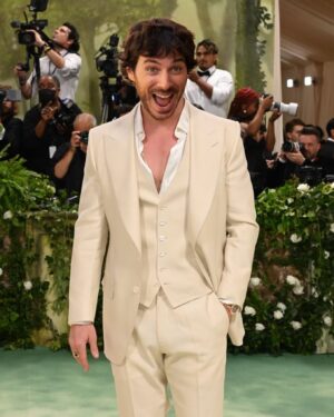 Pierpaolo Spollon Instagram - A proposito di #metgala e outfit rilevanti.

-
#spollondi #spolgala #metgala2024