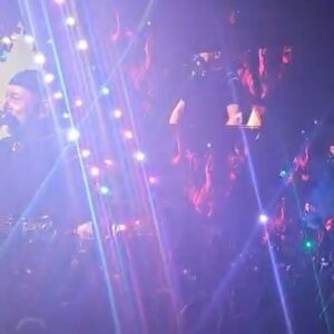 Pierpaolo Spollon Instagram - A tutti quelli che hanno rosicato per il concerto di @vascorossi: sappiate che la mia vita non poteva reggere quella gioia. 

Infatti… 

Acqua in casa, macchina rotta... Ma chisssssenefregaaa ho incontrato Vascooo!!! 

-
#vascodì #ognidì #spollondì #sansiro #vascorossi #concerto #mastaischersando