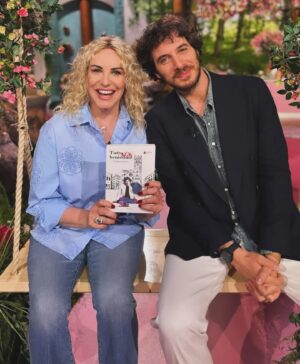 Pierpaolo Spollon Instagram - Quel Che Provo Dir Non So… 
Forse, Tutto Non Benissimo quello che ho fatto in questi giorni, ma poi arriva Sempre Mezzogiorno, e ci piace così. 

Grazie a tutte le persone che ho incontrato in questi giorni, e un grazie particolare alla splendida @antoclerici per l’invito di oggi e le belle parole spese nei miei confronti. 

-
#èsemprespollondì #anchedilunedi #barcollomanonmollo #QuelCheProvoDirNonSo #TuttoNonBenissimo #ÈSempreMezzogiorno #cià