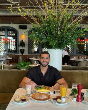 Pierre Abena Instagram - Spent the weekend discovering @theglobalambassadorhotel ⚜️ This hotel just opened a few months ago and is already the go-to spot for luxury hospitality and exceptional restaurant experiences! 🥩🍝 The hotel is full of vibrancy, character, and is buzzing with energy! 📣 Can’t wait to come back! 😍

📸: @danza.foto 

#phoenix #luxuryhotelsoftheworld #boutiquehotels #barscene #arizonalife #hospitalityindustry #collaborators #modernhotel #luxurytravel