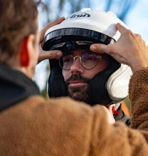 Pierre Chabrier Instagram - Je suis certain que Colin McRae se garait comme ça. 
L’épisode 4 de @topgearfr est sorti hier, comme vous pouvez le constater tout s’est très bien passé. 🙄 De superbe rencontre @sebloebofficiel - @aripietivatanen - @minassiannicolas - @tsamere - @pastorpastorpastor et évidement un grand merci aux équipes de l’émission d’avoir rendu tous ces rêves réalisables. Et @monsieurpoulpe toujours dans les mauvais coups tu connais. 

Crédit photo : @tim.l.t