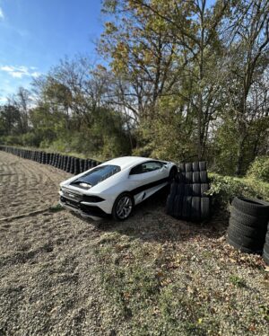 Pierre Chabrier Instagram - @topgearfr Quelques photos inédites d’une très belle aventure dont le dernier épisode best-of est sortie hier soir ! Merci aux équipes. Et à toutes celles et ceux qui ont pris du plaisir à regarder la saison !  C’était clairement pas parfait mais ça veut dire que la progression est possible 🫡 Plein d’amour et de sans plomb. Pour retrouver les épisodes c’est très bientôt sur @primevideofr