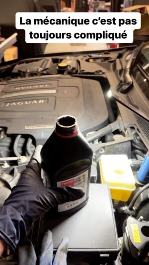 Pierre Chabrier Instagram - Merci @lafabriqueauto de m’avoir pris en stage pour la purge de mes freins. Je suis pas certain d’avoir tout compris encore mais je suis motivé !