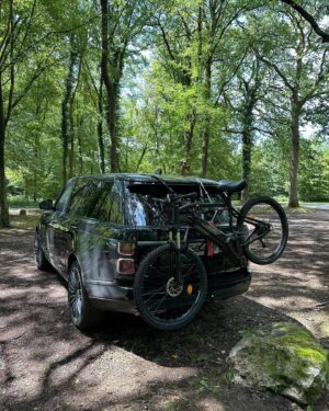 Pierre Chabrier Instagram - Photo Dump de Vacances 1 ( ouais y’en aura 2 tu vas faire quoi ? ) avant de reprendre la vie too fast too furious. Surtout pas merci @tauruscars06 d’avoir fait en sorte que tout ça passe bien trop vite avec vos machines de tous les diables.