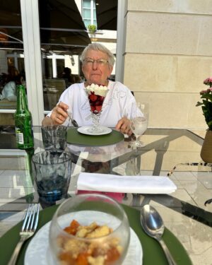 Pierre Chabrier Instagram - Photo Dump de Vacances 1 ( ouais y’en aura 2 tu vas faire quoi ? ) avant de reprendre la vie too fast too furious. Surtout pas merci @tauruscars06 d’avoir fait en sorte que tout ça passe bien trop vite avec vos machines de tous les diables.