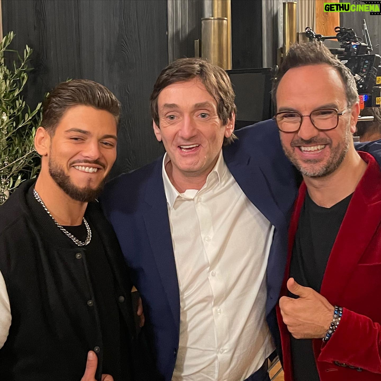 Pierre Palmade - 2.5K Likes - Rayane BENSETTI et Jarry qui sont venus jouer un sketch drôlissime dans mon Grand Restaurant 4 ! 😃