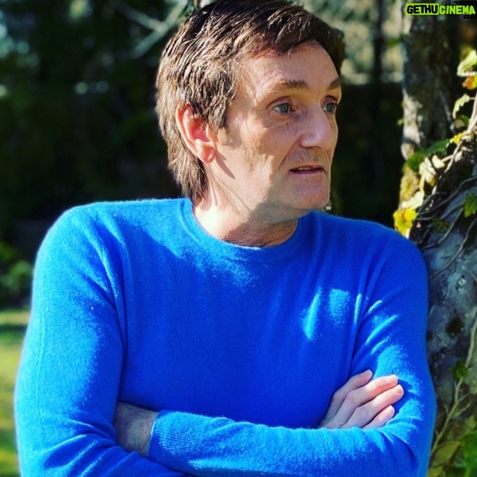 Pierre Palmade - 5.5K Likes - J’veux un avenir où on s’embrasse, où on partage, où on travaille, où on s’entraide, où on rigole, où on s’amuse , où on rigole, où on s’amuse, où plus aucun ami ne meurt… merci…
