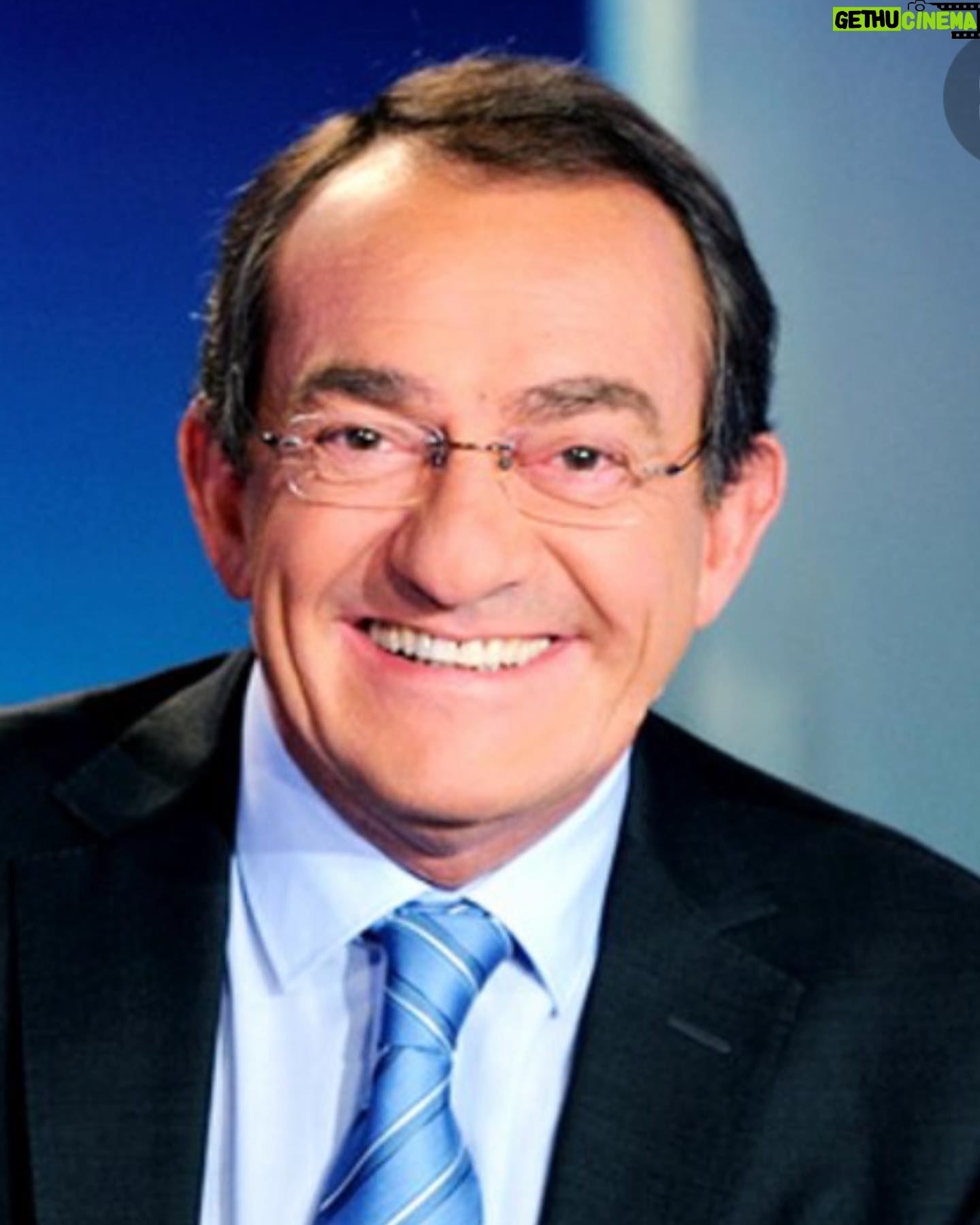 Pierre Palmade - 5.9K Likes - Oh la la … ces gens qu’on imagine pas disparaître un jour… 🖤