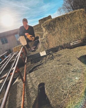 Pierson Fodé Instagram - You Can take the man out of the farm but you can’t take farm out of the man 

-

#actor #film #tv #hay