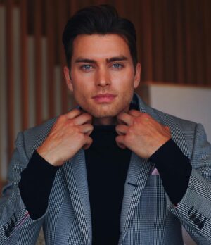Pierson Fodé Instagram - Merry Christmas from Fodé farms. Yes christmas let’s us wear suits once a year to herd the cattle. One thing I’ll be celebrating this year is the birth of Santa. WBU?

Photo @whereisrowandaly
Styling @apuje