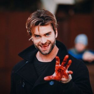 Pierson Fodé Instagram - “Let’s put a smile on that face”TYE is a ball unresolved madness neatly packaged underneath a facade of smiles. Here’s the first of many photos and videos for a new psycho in @72hoursfilm - hurricanes or bubblegum we made a badass movie and had a hell of a time doing it 🃏