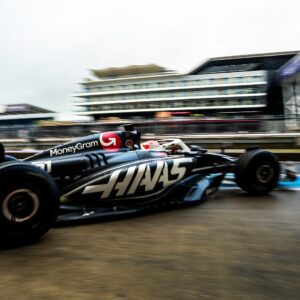 Pietro Fittipaldi Instagram - Great to have our brilliant Brazilian back on track 🇧🇷👏

@pifitti has been laying down the laps so far this morning 🛞

#HaasF1
