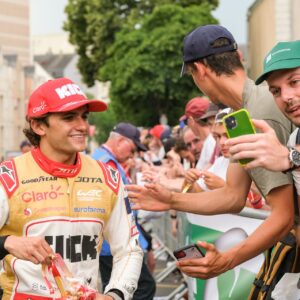 Pietro Fittipaldi Instagram - We had an amazing 24H Le Mans going for us last year. Leading majority of the sessions, I learned so much from this team @jota_sport! Wishing you guys and my teammates all the best today! #lemans #lemans24