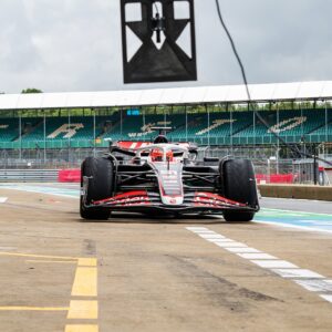 Pietro Fittipaldi Instagram - Great to have our brilliant Brazilian back on track 🇧🇷👏

@pifitti has been laying down the laps so far this morning 🛞

#HaasF1