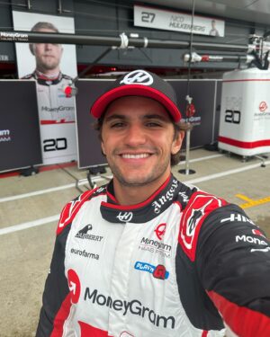 Pietro Fittipaldi Instagram - Testing the @haasf1team machine tomorrow at Silverstone! Crazy to think I’ve worked with most of these guys in F1 for over 7 years now! 🇧🇷Pilotando a máquina da Haas F1 amanhã em Silverstone! Muito louco pensar que trabalho com a maioria dessa galera do time na F1 há mais de 7 anos!