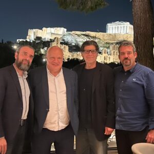 Pigmalion Dadakaridis Instagram - Χτες είχαμε την τεράστια τιμή να είναι μαζί μας ο συγγραφέας του αγαπημένου μας έργου «Αινιγματικες Παραλλαγές « ένας πολύ σημαντικός και υπέροχος άνθρωπος καμία φορά από το τίποτα γίνεται ο παράδεισος …. @ericemmanuelschmitt_officiel