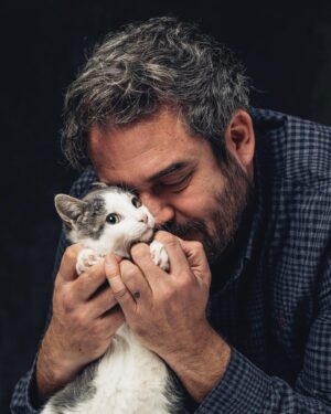 Pigmalion Dadakaridis Instagram - Ένα ημερολόγιο διαφορετικό από τα αλλά με αγάπη για τα ζωάκια που η ζωή και η τύχη τα σημάδεψε αλλιως …  ευχαριστώ την οργάνωση για την τιμή και την πρόσκληση. @scarsgr @panosgeorgiou