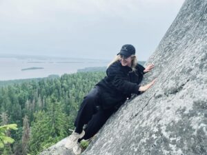Pihla Viitala Instagram - Location scouting in Koli❤️ oh, mon Dieu❤️ kiitos @putskukettu @perttumutka ja EFFC ja @komeettafilmi & @sfstudios.se