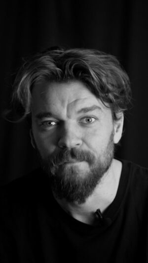 Pilou Asbæk Instagram - Vores ambassadør @pilouasbaek fortæller om hvorfor han gerne ville være en del af JunkFood 🙏
Fotograf @jenshonore