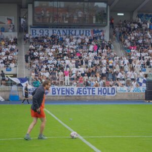 Pilou Asbæk Instagram - I LOVED playing football as a kid. So when I got the chance to invest in @b93fodbold I immediately said yes. 

I’m so thrilled to be the proud co-owner of a team playing the best sport in the world! (Sorry to anyone who thinks otherwise). 😉

Ps. They’re playing against Hillerød tonight at 19.00, so make sure to tune in.

📸 @frederikkongsgaard