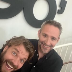 Pilou Asbæk Instagram - I går var @anderswalter___ og jeg i Go’ aften Danmark, hvor vi talte om nogen af de emner ‘Når Befrielsen Kommer’ har i centrum.

Jeg vil ikke plot-spoil for nogen, men jeg vil til gengæld love at du ikke bliver skuffet hvis du tager ind og ser den. 

‘Når Befrielsen Kommer’ lægger op til samtaler - måske enda debatter, og det har vi også behov for. 

Så jeg kan ikke sige så meget andet end: Tag dine venner og familie med ind og se den! 

Og jeg glæder mig til at høre hvad i alle synes om den.