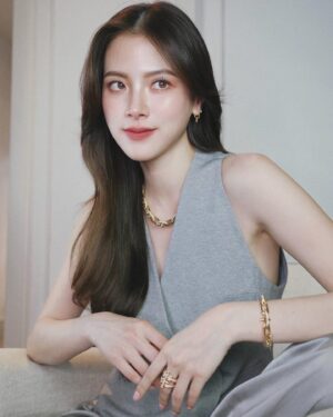Pimchanok Luevisadpaibul Instagram - Embodying a sense of punk spirit and fearless individuality.

@tiffanyandco
#TiffanyAndCo
#TiffanyTitan