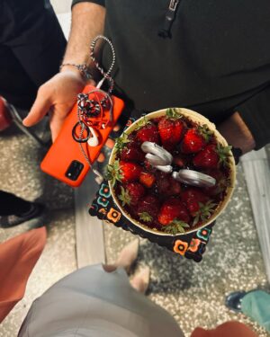 Pınar Deniz Instagram - Benim için bir devrin sonudur bu.
Duygularımı nasıl ifade edeceğimi bilmiyorum.
Ne yazsam,ne söylesem eksik kalacak..
Varlığına şükrettiğim en güzel hikayeydi.
Canım yol arkadaşlarım..
Canım seyirci..
En güzel baharımı yaşadım sizinle.
Hep özlemle hatırlayacağım.
Bu gece son kez buluşuyoruz.
Hayatıma kattığın her an için,iyi ki vardın YARGI🤍
