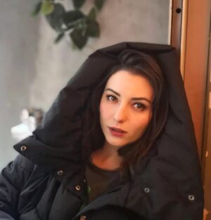 Pınar Töre Instagram - House Stark mevsimi. #housestark #hadilanetolasıyenisezongelsinyeter #tistheseasontowatchgot #winter