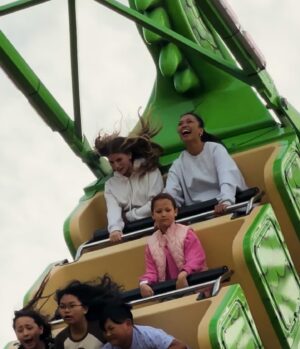 Pisay Pao Instagram - #sundayfunday vs #mondaymotivation 🎢🎠💤🫠😂 thank you for the shots @charcoir and the amazing day @andreitachiqui. Can’t wait to turn 15 with you again @luciamonacoleone 😘🥰 🎂🎉👏🏽🍾