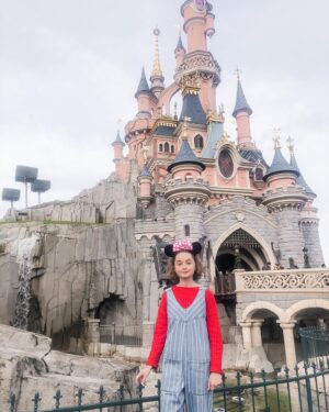 Pixie Davies Instagram - Where dreams come true 💫 ⭐️ sooooo happy that I got to visit Disneyland Paris again in December. I wish I was back there now!!! 💓