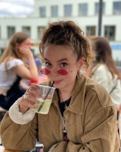 Actress Pixie Davies HD Instagram Photos and Wallpapers January 2022