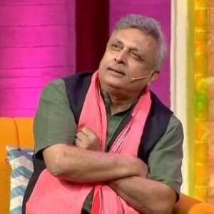 Piyush Mishra Instagram - वो सुहाने दिन
आशिक़ाने दिन
ओस की नमी में भीगे
वो पुराने दिन

दिन गुज़र गए
हम किधर गए
पीछे मुड़ के देखा पाया
सब ठहर गए

अकेले हैं खड़े
क़दम नहीं बढ़े
चल पड़ेंगे जब भी कोई
राह चल पड़े

जाएँगे कहाँ
है कुछ पता नहीं
कह रहे हैं वो
कि उनकी है ख़ता नहीं

वो सुहाने दिन
आशिक़ाने दिन
ओस की नमी में भीगे
वो पुराने दिन…

@bajpayee.manoj @kapilsharma 

#WoPuraneDin #PiyushMishra #ManojBajpayee