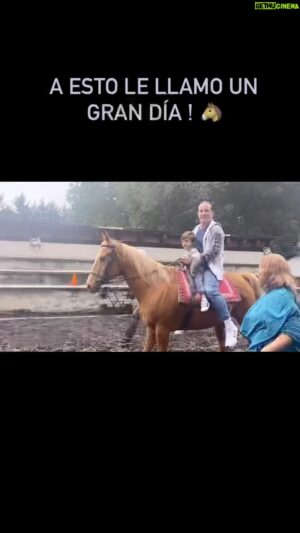 Plutarco Haza Instagram - Hoy pasamos una tarde increíble en familia rodeados de caballos 🧡
Gracias Centro Ecuestre el Aile por todas sus atenciones 🐴 (síganlos en FB) @centro_equinoterapia_aile