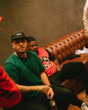 Plutonio Instagram - Este projeto foi feito durante a curta temporada que estive entre São Paulo e o Rio de Janeiro, onde tive a oportunidade de estar em estúdio com vários artistas brasileiros… 
O que era suposto ser apenas uma ou duas músicas, acabou por se tornar numa mixtape com 14 participações.
Fico feliz por esta conexão juntar Portugal e Brasil, e espero que isto inspire mais artistas a fazer o mesmo.
Obrigado a todos os produtores, artistas, realizadores, e no geral, a todas as pessoas que ajudaram a tornar esta experiência possível. 

“Ordem & Progresso” já disponível em todas as plataformas. 🇵🇹 🇲🇿 🇧🇷