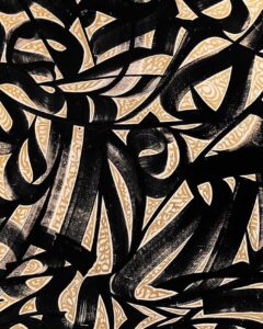 Pokras Lampas Instagram - Сегодня я начинаю рассказывать о своем проекте для Sharjah Calligraphy Biennial 2022 — которая в этом году проходит под темой "Elevation" и является 10-й по счету.

Мой проект — большое исследование современной каллиграфии, в котором представлено 27 работ под общим названием [ General Modern Calligraphy Styles & Scripts Research ], и аббревиатуой GMCSSR.

Подробнее о выставке я расскажу позже, а сейчас хочу представить одну из главных работ этой экспозиции — «Elevation: Traditions & Modern».

Работа написана в уникальной технике. Она создана при помощи эпоксидной чёрной краски. Это краска имеет свойство затвердевать через полтора часа после того, как смешиваются компоненты, и поэтому каллиграфия на двухметровом холсте пишется в очень интенсивной технике письма без права на ошибку, паузы или доработки потом. 

Нужно контролировать кисть, композицию, плотность краски на инструменте. И при этом понимать, что краска с каждой минутой становится всё более неподходящей для каллиграфии, это интересная проверка на мастерство и сосредоточеность.

При этом у работы есть ещё один слой - это очень тонкая выверенная золотая каллиграфия, которая писалась на протяжении недели в мастерской на Бали.

Процесс письма был для меня процессом медитации, поиском новых форм букв, которые вплетаются в пространство между чёрным и белым, между поверхностью самого полотна и каллиграфией, которую я создал в предыдущем этапе.

Не терпится поделиться с вами всей серией — а если вы в Арабских Эмиратах, то Биеннале можно посетить до 8 ноября в Sharjah Art Museum.