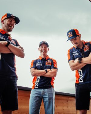 Pol Espargaró Instagram - READY TO RACE, Orange Squad?! 🔥 

We can’t get enough of this trio. Join us here this weekend at the #ItalianGP as our boys take on the Tuscan hills with their KTM RC16’s. Lesss’go! 🚀🇮🇹 

#KTM #ReadyToRace #MotoGP #Motorsport @motogp