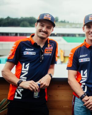 Pol Espargaró Instagram - READY TO RACE, Orange Squad?! 🔥 

We can’t get enough of this trio. Join us here this weekend at the #ItalianGP as our boys take on the Tuscan hills with their KTM RC16’s. Lesss’go! 🚀🇮🇹 

#KTM #ReadyToRace #MotoGP #Motorsport @motogp