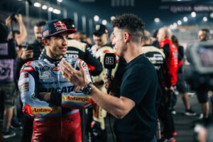 Pol Espargaró Instagram - • Hoy es el día, fuegos artificiales preparados para brillar en la noche de Qatar! Vamos @motogp ! Nos vemos en un rato en @dazn_es 
• Today is the day, fireworks ready to shine at Qatar night let’s go @motogp 🎆
#MotoGp #Qatar #Doha
📸 @polarityphoto 🔝