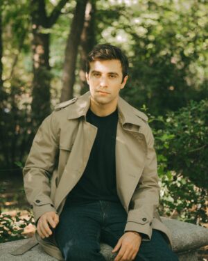 Pol Monen Instagram - A walk in the park with my new favorite trench 🍂🍁 @mango_man #mangoman 

Pics by 📸 @albagonzalezrobles