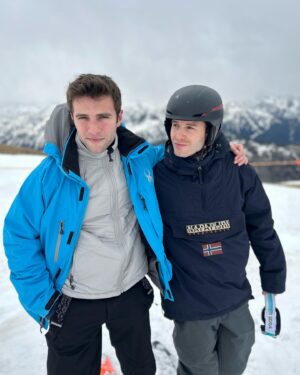 Pol Monen Instagram - Nous sommes arrivés @polarsoundfest ❄️🎿🫶 @baqueira_beret de la mano de @beefeatergin_es