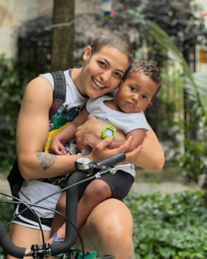 Poliana Botelho Instagram - Essa delícia da tia 💙🩵 @baby_ayan.1
