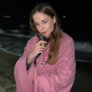 Polina Nosykhina Instagram - Красные глаза из-за вспышки ,армагеддон на голове .Но мне нравится