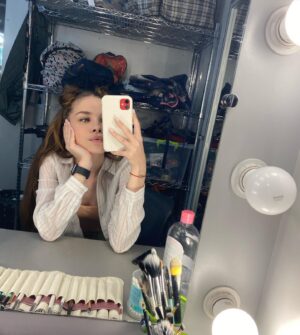 Polina Nosykhina Instagram - Завтра в 17:00 ждём вас на Украине ❤️После Зимы 🎬