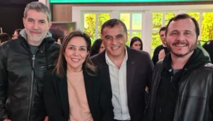 Polo Ramírez Instagram - Siempre da gusto encontrarse con amigos queridos. @titigonzaleztv @monchoulloa @alvaropacicornejo @canal13cl @teletrece #tierrabrava