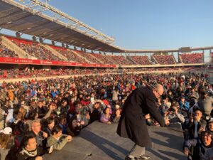 Polo Ramírez Instagram - El eclipse total de Sol del 2019 lo viví en la Serena. Fue un día como hoy, un día 2 de julio. Ese día más de 10 mil personas se reunieron para ver cómo el Sol se oscurecía y cómo un astrónomo chileno (el que escribe) lo “teloneaba”. Gracias a todos los que lo hicieron posible. 
Si te lo perdiste te copio el enlace de la transmisión de @teletrece https://youtu.be/_ZTqPxtpC9E @muni_laserena @aurainchile @david_altair @teletrece @subaruchile @planetadelibroscl @uchile @astronomiauchile @ingenieria_ciencias_uchile