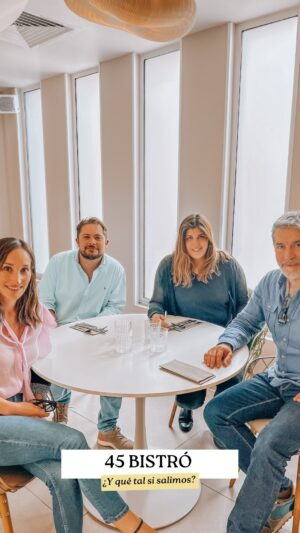 Polo Ramírez Instagram - ¡Un imperdible a la@hora de almuerzo @45bistro.cl ⚡️! El mismo lugar donde por las noches funciona el restaurante Olam, del chef @sergio_barroso_urbano 

Los detalles en el podcast se #AireFresco de @radioduna en su sección ¿Y qué tal si salimos? Con @kikeyavar y @poloramirezc 

#45bistro #barrioelgolf