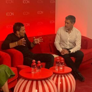 Polo Ramírez Instagram - Escenas de la interesantísima entrevista que tuvimos hoy con Antonio Banderas. Hablamos de sus películas, sus personajes, su mirada de Hollywood, la censura y la cancelación, su pasión por la vida y, por supuesto, sus perfumes. Muy pronto en @teletrece #BANDERASperfumes
#THEICONWoman
#BANDERASMETAVERSE
@antoniobanderas
@stefroitman
@agathaamoreiraa
@millarayviera