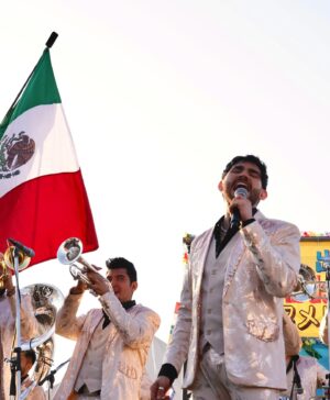 Poncho Lizarraga Instagram - 日本、いろいろとありがとう 🇲🇽🎌 Infinitas gracias por acompañarnos en nuestros concierto en Japón 🇯🇵 🙏🏼 entregamos todo nuestro corazón para poner a México en lo más alto y hacer sonar la Música Mexicana al otro lado del mundo 🌏❤️ JAPÓN LOS LLEVAREMOS SIEMPRE CON NOSOTROS 🎌 Muchas gracias a quienes hicieron esto posible🙏🏼
#RecodoEnJapon